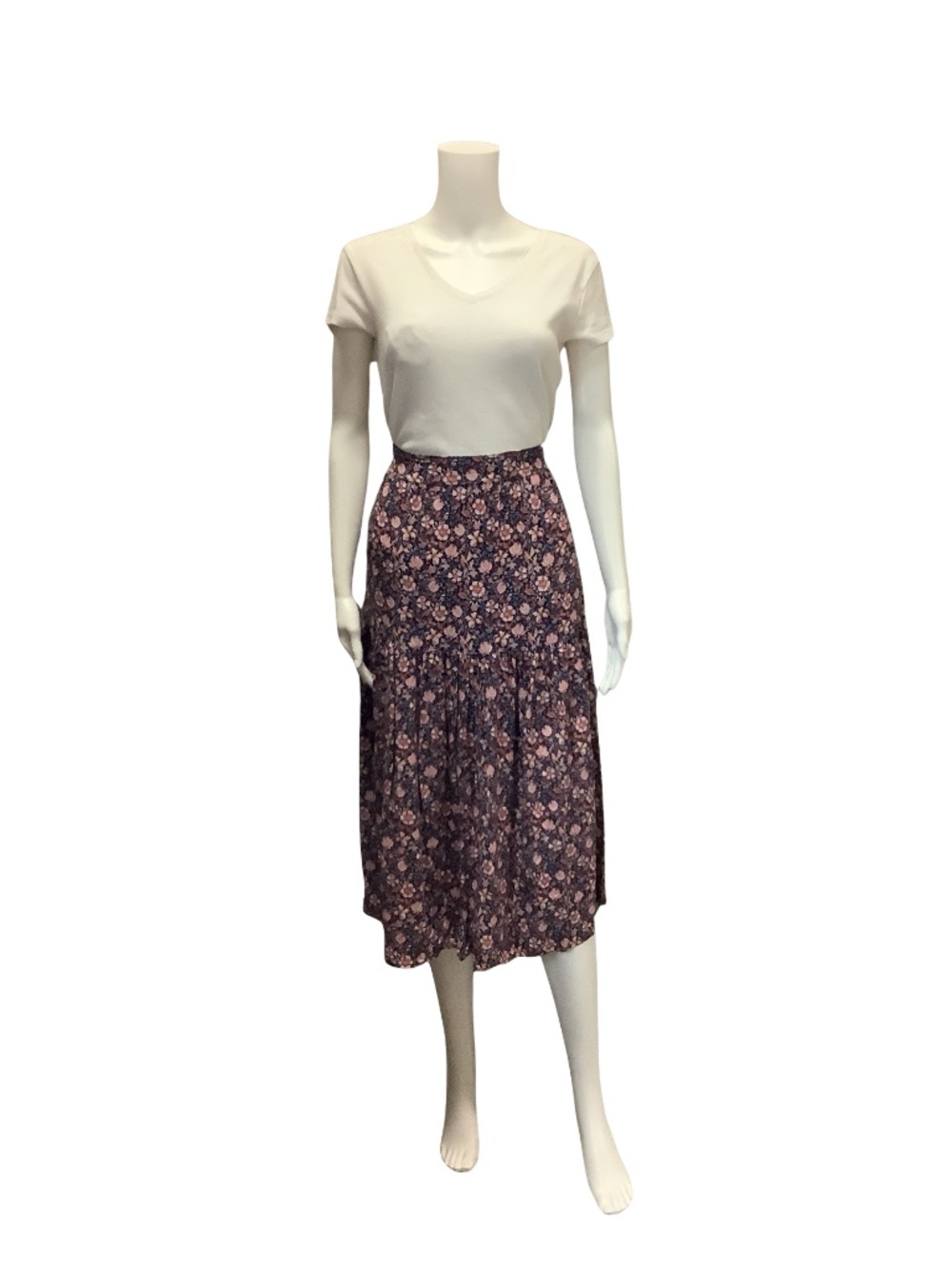 Self Contrast Women's Skirt Floral Print Size: L